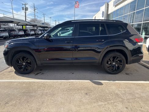 Certified 2023 Volkswagen Atlas SE w/ Black Wheel Package image 2