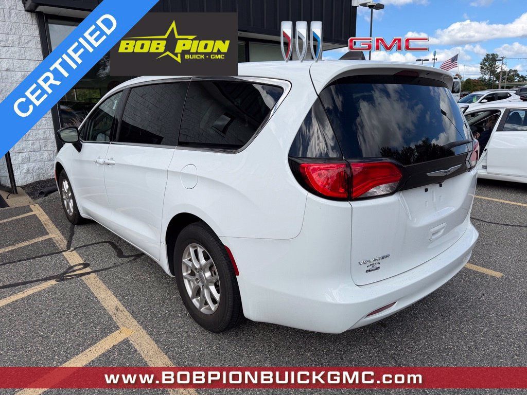 Used 2024 Chrysler Voyager LX FWD image 4