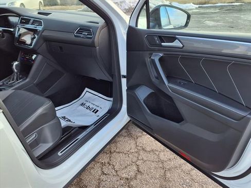 Used 2023 Volkswagen Tiguan SE R-Line image 91