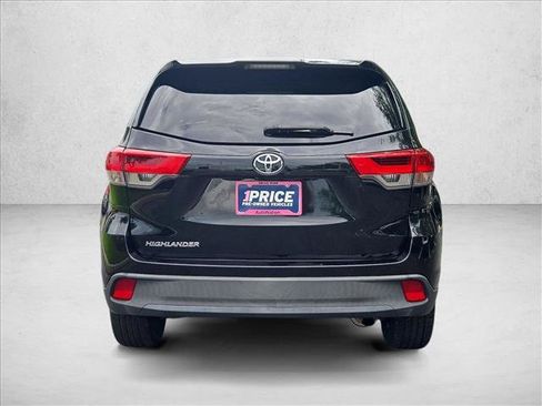 Used 2019 Toyota Highlander LE FWD image 7