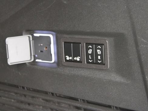 Used 2023 Chevrolet Tahoe Premier image 12