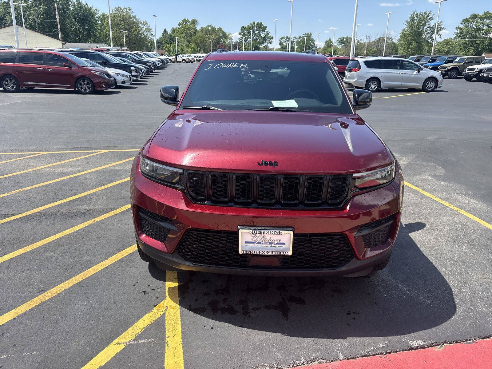Used 2023 Jeep Grand Cherokee Altitude AWD/4WD image 4