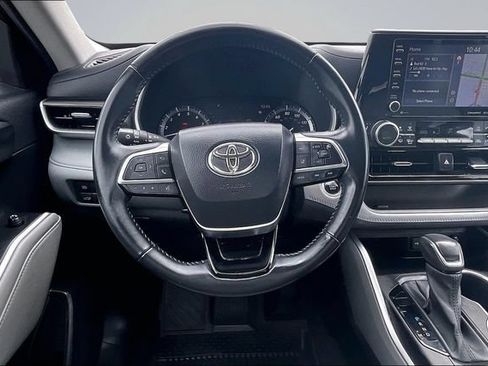 Used 2021 Toyota Highlander XLE FWD image 5