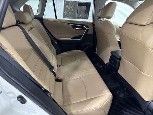Used 2019 Toyota RAV4 XLE Premium FWD image 28