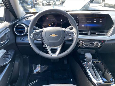 Certified 2024 Chevrolet Trax LT w/ Driver Confidence Package image 6