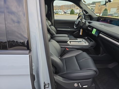 New 2025 Lincoln Navigator L Reserve w/ Jet Appearance Package image 10