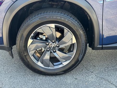 Certified 2024 Nissan Rogue SV FWD image 9