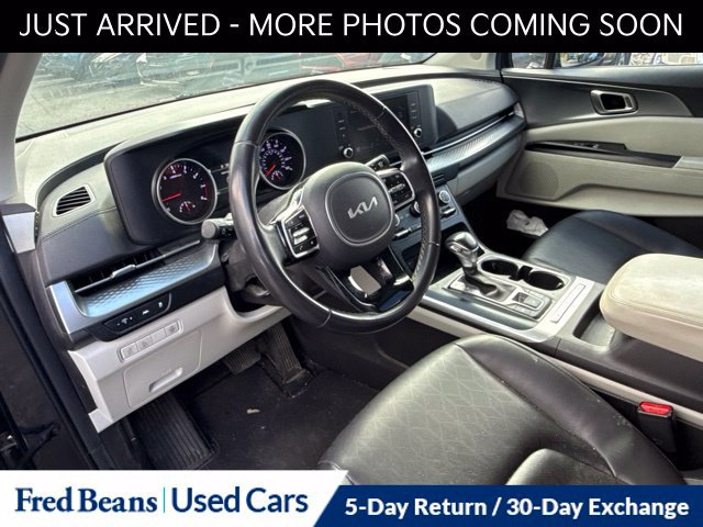 Used 2024 Kia Carnival LX FWD image 17