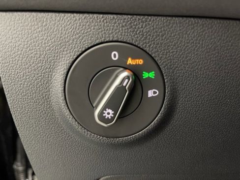 New 2026 Volkswagen Taos SE image 20