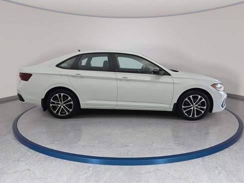 Certified 2024 Volkswagen Jetta Sport FWD image 4