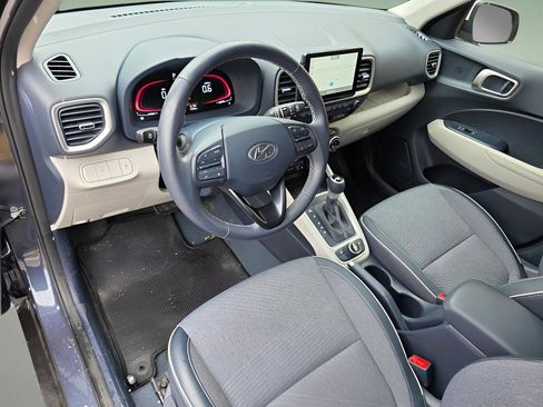 Used 2024 Hyundai Venue Limited image 20