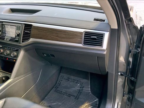 Used 2023 Volkswagen Atlas SE image 17