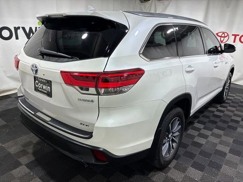 Used 2019 Toyota Highlander XLE w/ Carpet Mat Package (TMS) AWD/4WD image 8