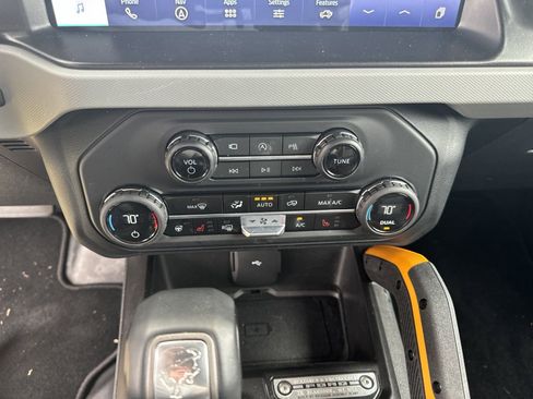 Used 2023 Ford Bronco Badlands image 31