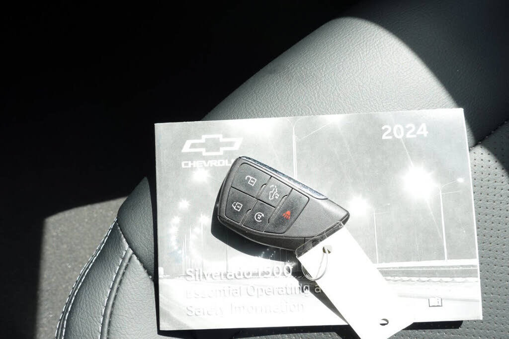 Used 2024 Chevrolet Silverado 1500 LT AWD/4WD image 37