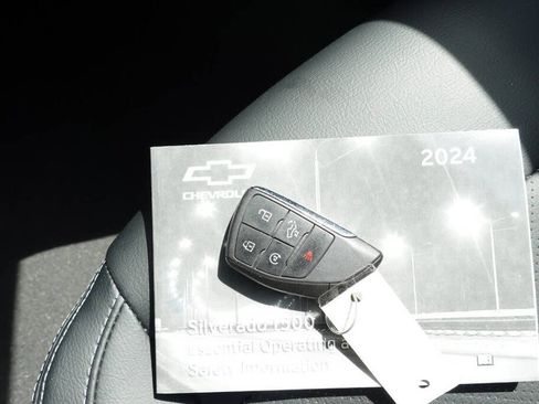 Used 2024 Chevrolet Silverado 1500 LT AWD/4WD image 37