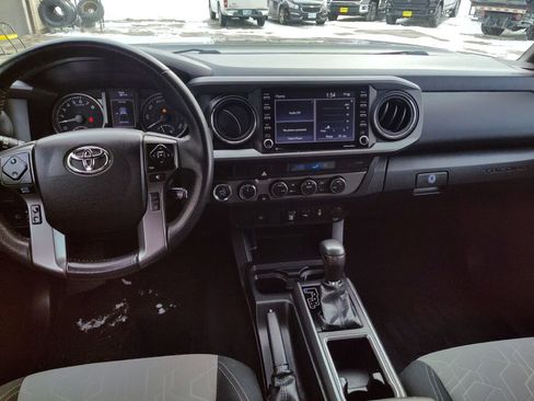 Used 2022 Toyota Tacoma TRD Off-Road image 9
