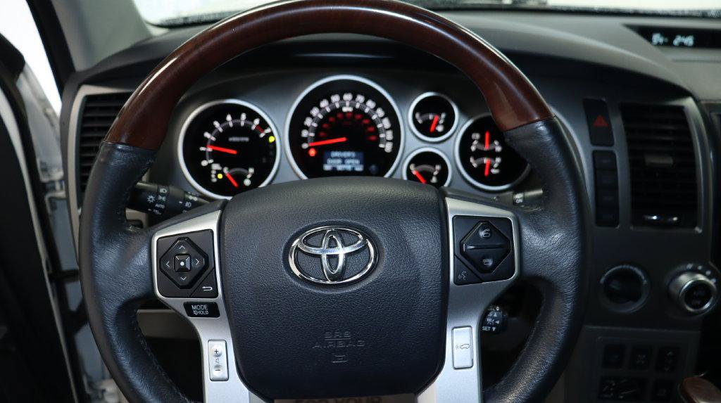 Used 2016 Toyota Sequoia Platinum AWD/4WD image 18
