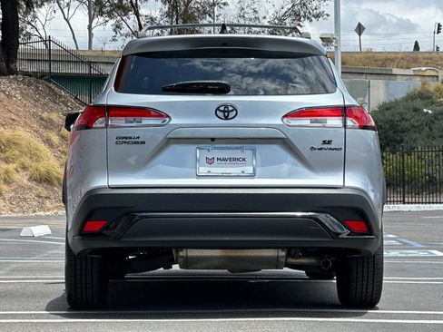 Used 2025 Toyota Corolla Cross AWD Hybrid w/ Moonroof Package image 4