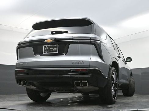 Used 2026 Chevrolet Traverse High Country FWD image 32