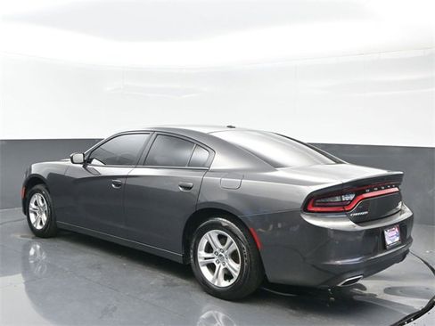 Used 2019 Dodge Charger SXT image 3