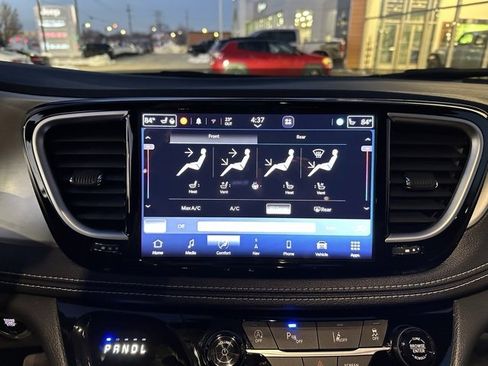Used 2023 Chrysler Pacifica Limited w/ S Appearance Package image 31