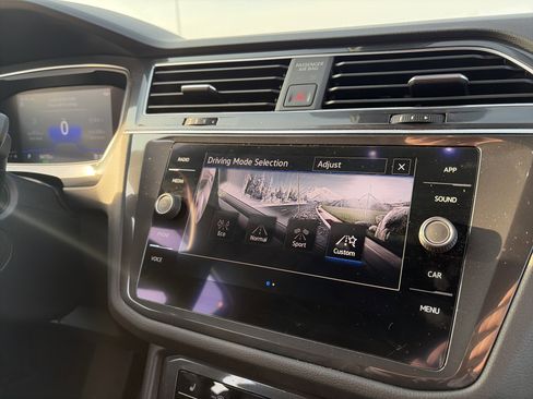 Used 2022 Volkswagen Tiguan SE image 35