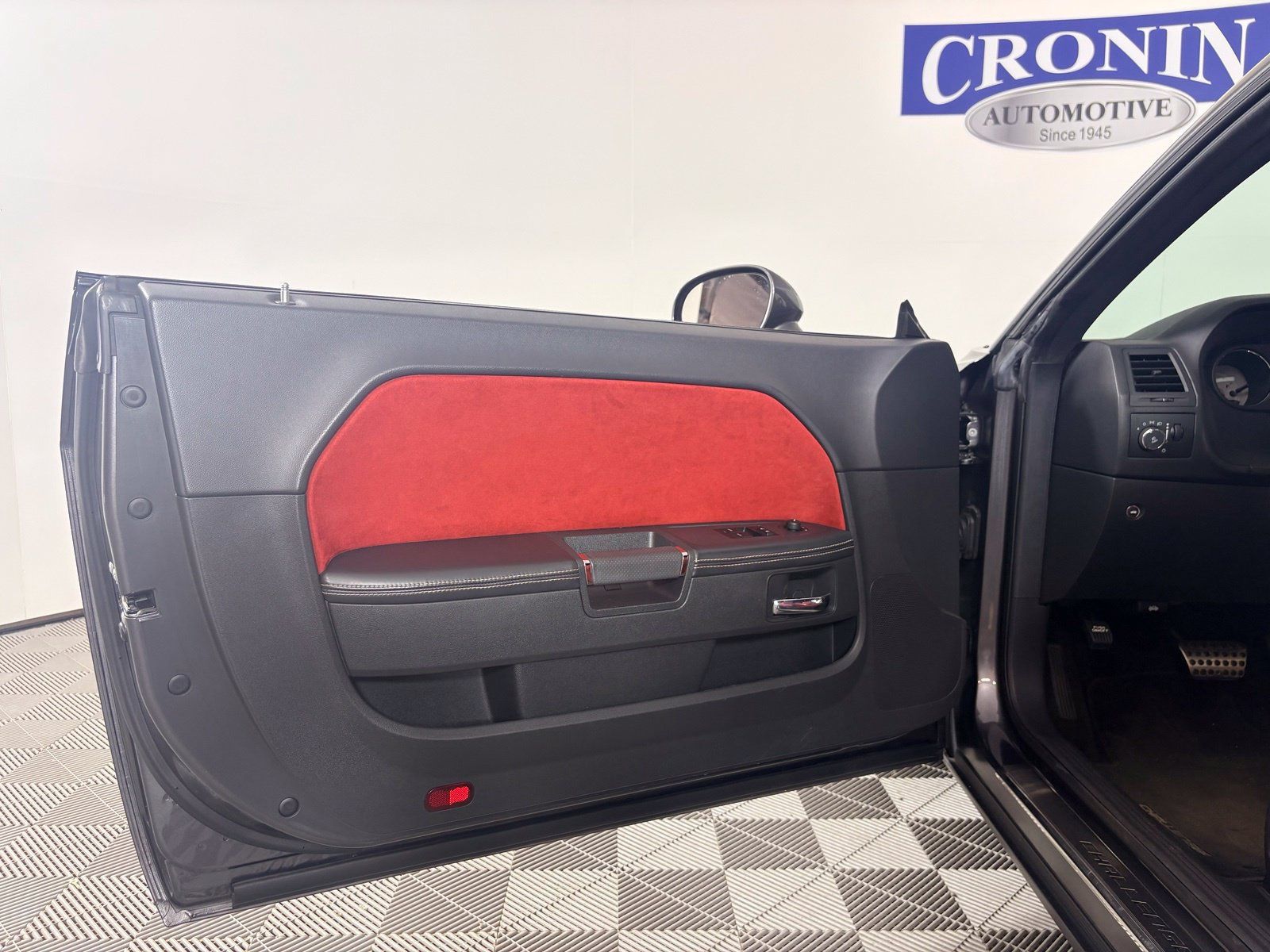 Used 2014 Dodge Challenger SRT8 w/ Harman/Kardon Audio Group RWD image 20