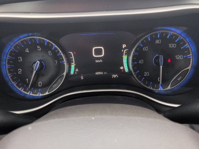Used 2024 Chrysler Pacifica Touring-L FWD image 14