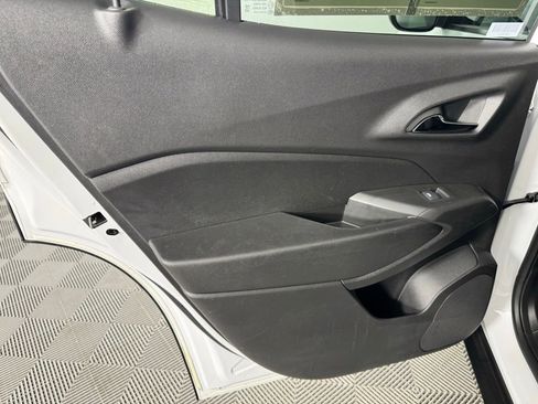 Used 2025 Chevrolet Trax LT w/ LT Convenience Package FWD image 28