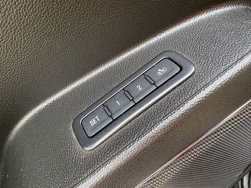 Used 2018 Chevrolet Suburban LT RWD image 27