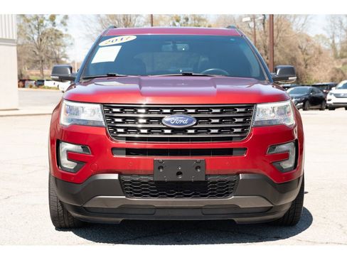 Used 2017 Ford Explorer XLT w/ Equipment Group 202A image 2