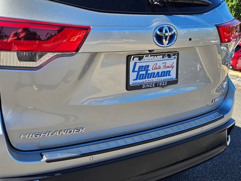 Used 2019 Toyota Highlander Limited Platinum AWD/4WD image 28