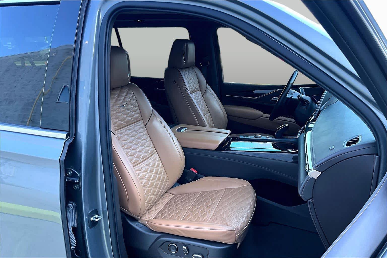 Used 2021 Cadillac Escalade ESV Premium Luxury RWD image 9