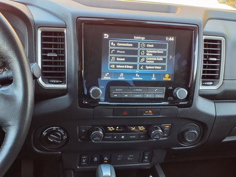 Used 2023 Nissan Frontier SV w/ SV Convenience Package image 16