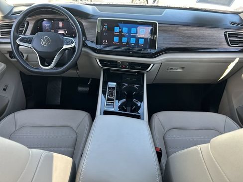 Used 2025 Volkswagen Atlas SEL AWD/4WD image 12