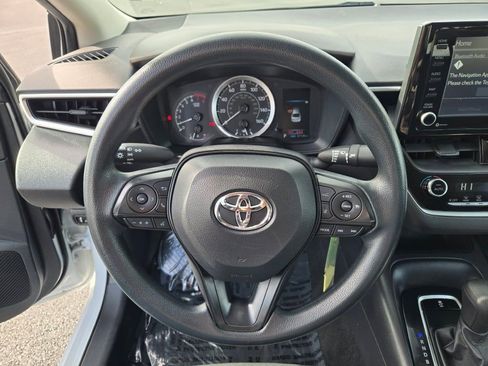 Used 2022 Toyota Corolla LE image 27