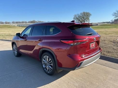 Used 2021 Toyota Highlander Platinum image 5