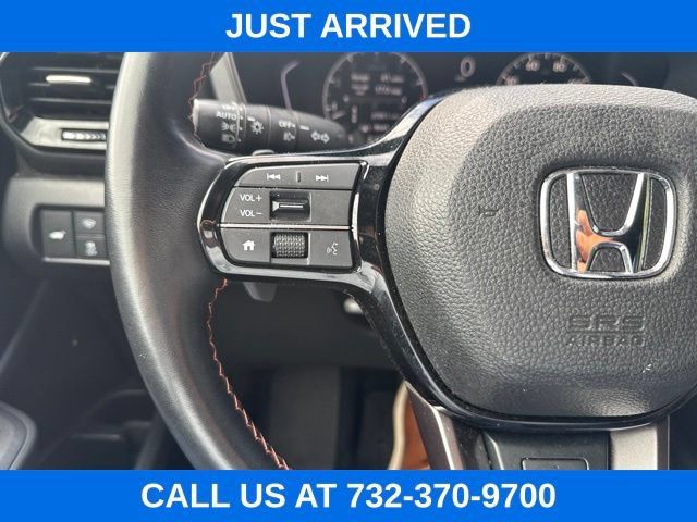 Used 2025 Honda Pilot TrailSport image 16
