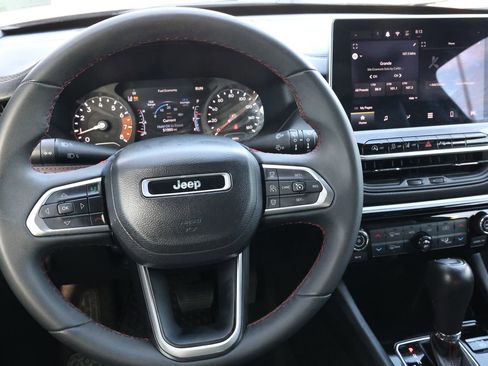 Used 2024 Jeep Compass Trailhawk image 16