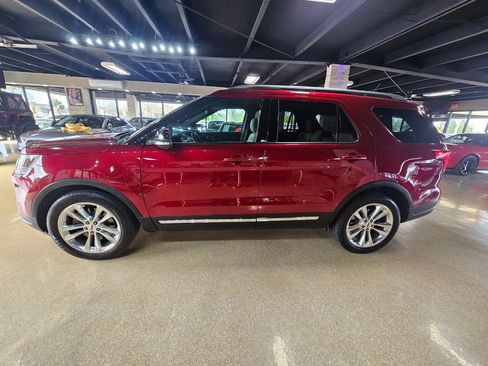 Used 2018 Ford Explorer XLT w/ Equipment Group 202A image 4