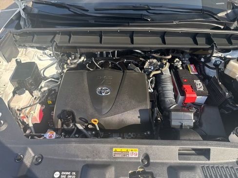 Used 2022 Toyota Highlander XLE FWD image 32