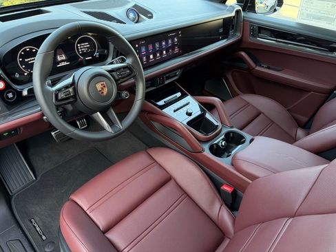 New 2026 Porsche Cayenne GTS AWD/4WD image 4