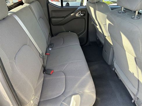 Certified 2020 Nissan Frontier SV w/ Midnight Edition Floor Mats image 12