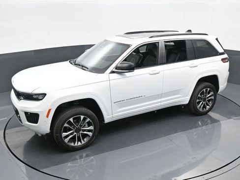 Used 2024 Jeep Grand Cherokee Overland w/ Luxury Tech Group IV image 50