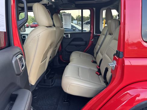 Used 2018 Jeep Wrangler Unlimited Sahara AWD/4WD image 29