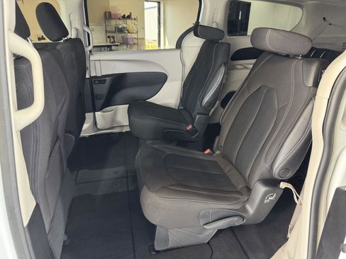 Used 2022 Chrysler Voyager LX FWD image 24