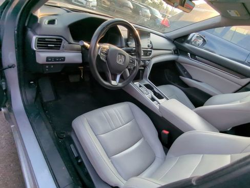 Used 2018 Honda Accord Touring image 7