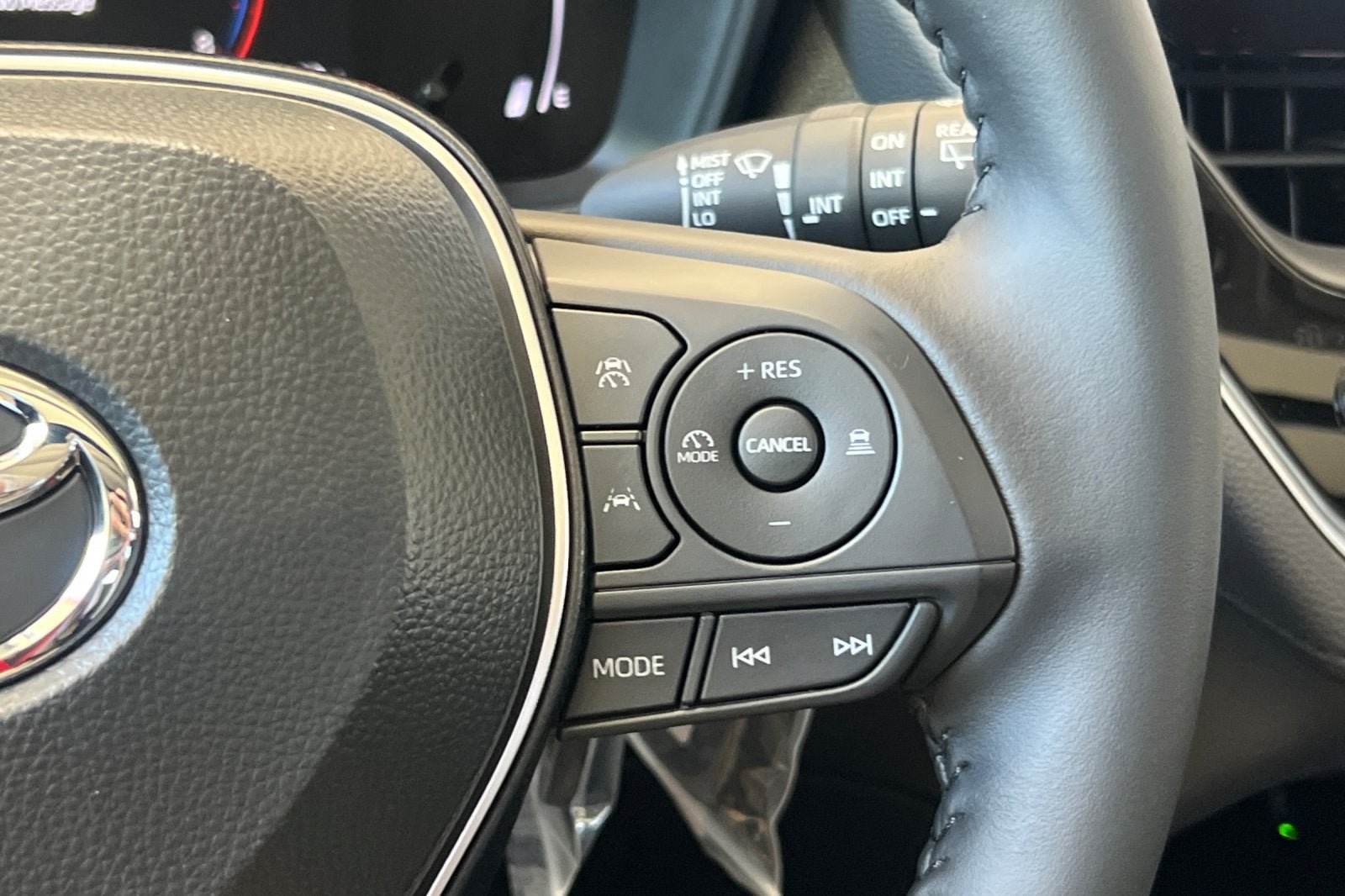 New 2026 Toyota Corolla Cross LE w/ Moonroof Package FWD image 26