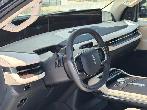 New 2027 Lincoln Navigator Reserve AWD/4WD image 17